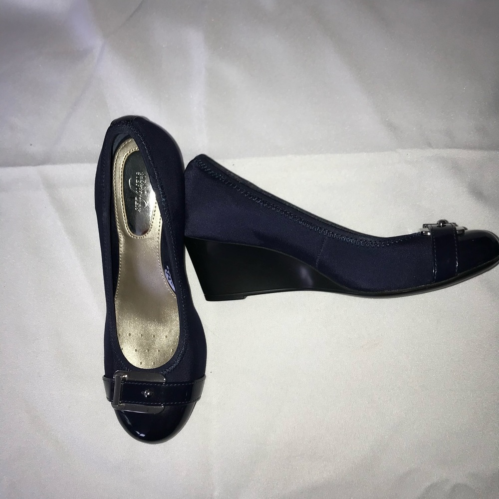 💕ALFANI STEP N FLEX NAVY BLUE WEDGE HEELS